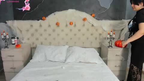 Snapshot of amberrgrey_ chatting on 10-18-25, 12:39 Amber Grey online show from 10-18-25, 12:39