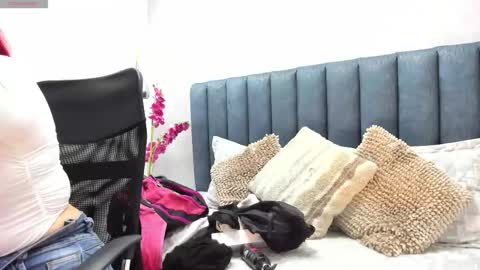 Amber online show from 03-03-25, 04:25