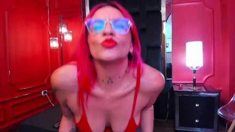 Amber online show from 10-20-25, 07:03