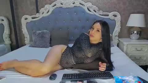Snapshot of amberwilliamx chatting on 12-20-24, 09:54 Ella online show from 12-20-24, 09:54