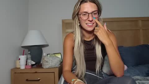 Snapshot of ambiebambiii chatting on 07-23-26, 01:19 ambie bambi amber griz online show from 07-23-26, 01:19