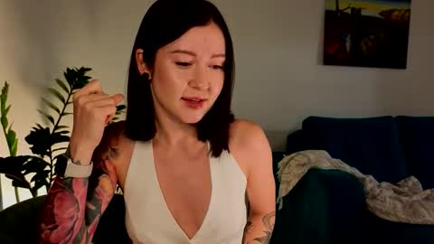 Snapshot of ambientmoon chatting on 01-13-26, 04:12 Moon inst 4mbientmoon online show from 01-13-26, 04:12