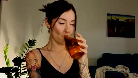 Snapshot of ambientmoon chatting on 02-19-26, 05:09 Moon inst 4mbientmoon online show from 02-19-26, 05:09