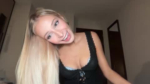 Snapshot of ambrefleur chatting on 02-09-26, 03:21 Ambre online show from 02-09-26, 03:21