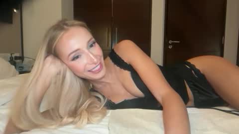 Snapshot of ambrefleur chatting on 02-23-26, 05:38 Ambre online show from 02-23-26, 05:38