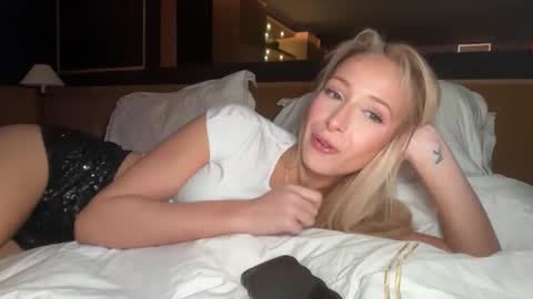 Snapshot of ambrefleur chatting on 03-16-26, 11:14 Ambre online show from 03-16-26, 11:14