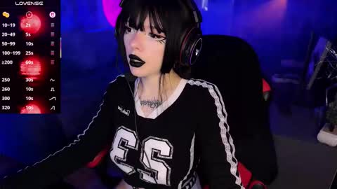 Amelia Aley  online show from 10-23-25, 10:58