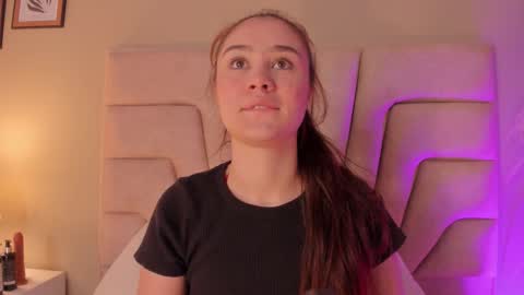 Snapshot of amelia_saenz_ chatting on 02-22-26, 11:42 Amelia online show from 02-22-26, 11:42