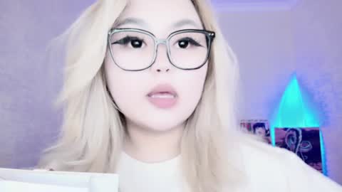 Snapshot of amelia_sunlight chatting on 12-13-24, 12:31 Amelia online show from 12-13-24, 12:31