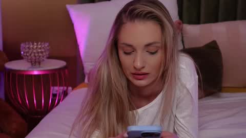 Amelia online show from 02-21-25, 10:39