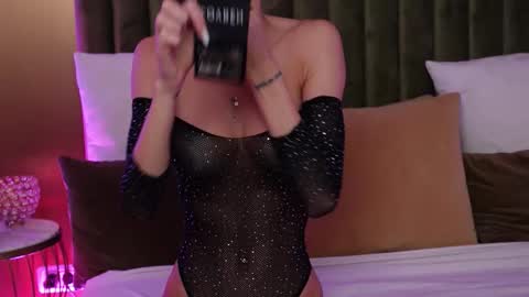 Amelia online show from 10-08-25, 03:37