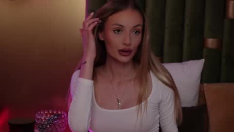 Amelia online show from 04-10-26, 05:23