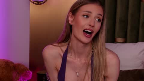 Amelia online show from 04-24-26, 07:11