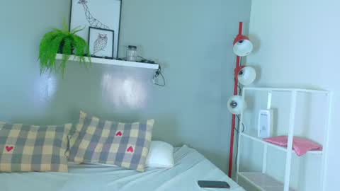 amelialaurent_ online show from 06-11-26, 12:32