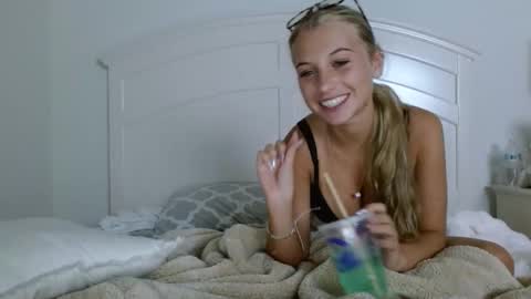 Snapshot of amelialombardi chatting on 05-27-26, 01:57 Amelia Lombardi online show from 05-27-26, 01:57