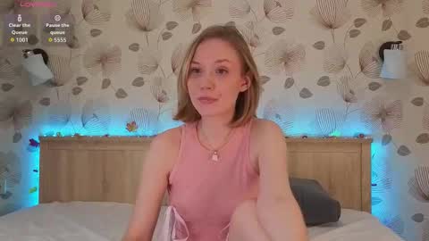 Snapshot of ameliamurrr chatting on 11-08-25, 08:03 Emmy online show from 11-08-25, 08:03