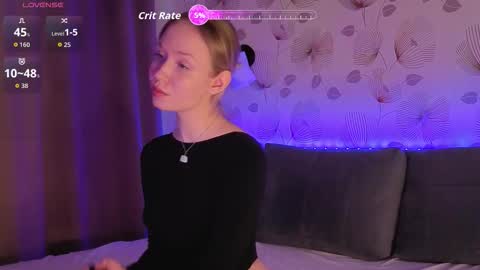 Snapshot of ameliamurrr chatting on 11-28-25, 09:45 Emmy online show from 11-28-25, 09:45