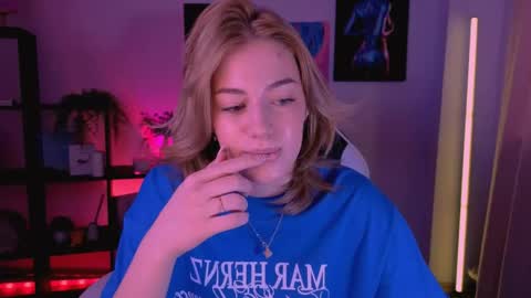 Snapshot of ameliarosaline chatting on 05-13-26, 02:42 ameliarosaline online show from 05-13-26, 02:42