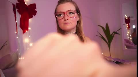 Snapshot of ameliasweety69 chatting on 12-20-24, 03:10 Amelia online show from 12-20-24, 03:10