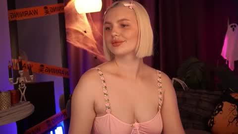  Amelia  online show from 10-28-25, 05:44