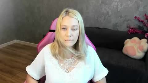 Amelia online show from 07-17-26, 01:12