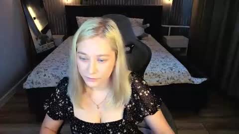 Amelia online show from 07-18-26, 09:13