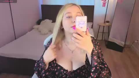 Amelia online show from 07-26-26, 08:43