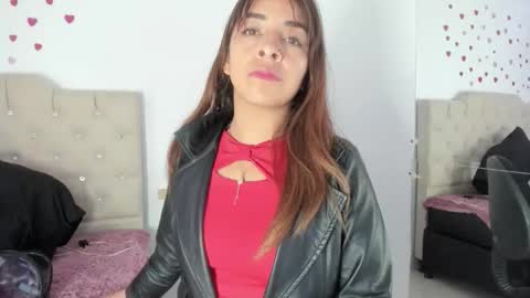 Snapshot of amelie01bronw chatting on 05-04-26, 02:35 amelie brown online show from 05-04-26, 02:35