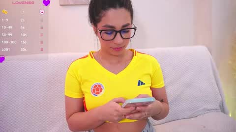 Snapshot of amelie_leigh chatting on 09-10-25, 03:39 Alejandra online show from 09-10-25, 03:39