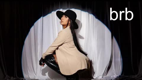 Snapshot of ameliebelle_ chatting on 10-29-25, 11:56 Amelie online show from 10-29-25, 11:56