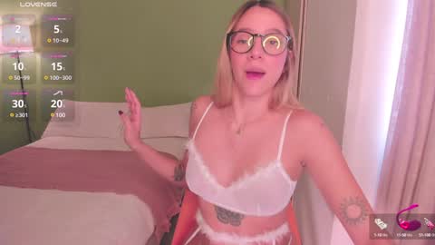 Amelie Graham online show from 01-24-25, 08:22