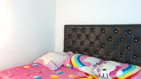 Ameliejoness  online show from 04-30-26, 08:57