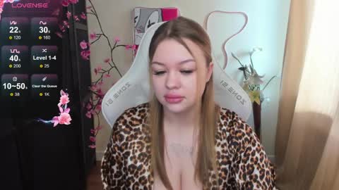 Amelie online show from 05-17-26, 01:25
