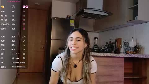 Snapshot of amelietarson chatting on 11-21-25, 07:56 Victoria online show from 11-21-25, 07:56