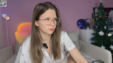 Snapshot of ameliia_castro chatting on 12-21-25, 07:15 Ameliia castro online show from 12-21-25, 07:15