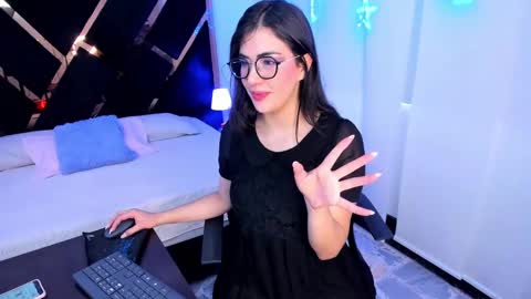 Snapshot of ameliie_saenz chatting on 12-30-24, 07:53 Ameli online show from 12-30-24, 07:53