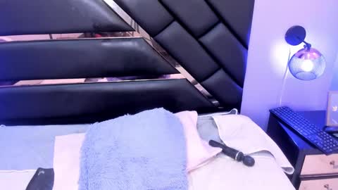 Snapshot of ameliie_saenz chatting on 01-23-25, 11:26 Ameli online show from 01-23-25, 11:26