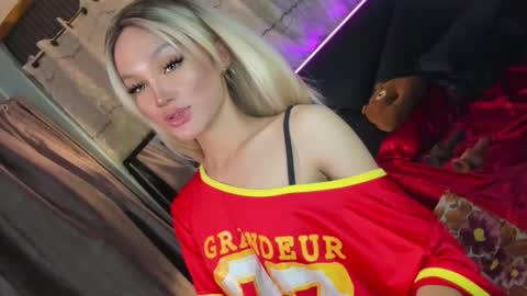 Snapshot of amelinckx chatting on 02-05-25, 06:37 amelinckx online show from 02-05-25, 06:37