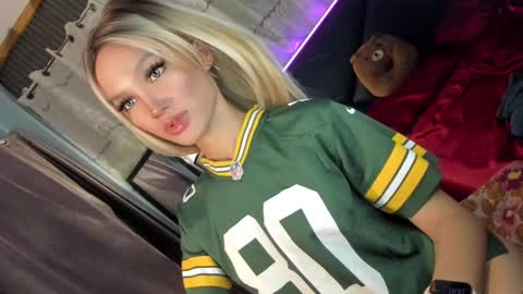 Snapshot of amelinckx chatting on 02-15-25, 07:28 amelinckx online show from 02-15-25, 07:28