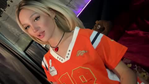 Snapshot of amelinckx chatting on 02-17-25, 08:04 amelinckx online show from 02-17-25, 08:04