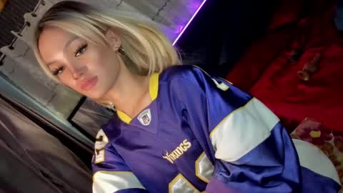 Snapshot of amelinckx chatting on 02-18-25, 08:58 amelinckx online show from 02-18-25, 08:58