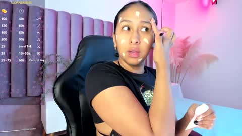 Snapshot of amelyamann chatting on 02-07-25, 12:17 online show from 02-07-25, 12:17