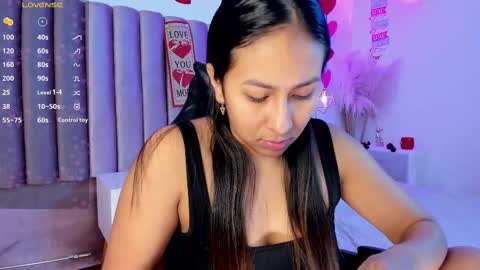 Snapshot of amelyamann chatting on 02-24-25, 12:26 online show from 02-24-25, 12:26