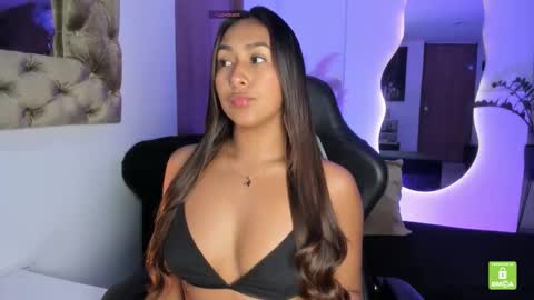 Snapshot of amelyamann chatting on 11-18-25, 02:54 online show from 11-18-25, 02:54