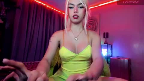 Snapshot of amethyst_ts chatting on 12-10-24, 04:38 AMETHYST look at my BIO online show from 12-10-24, 04:38