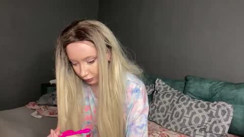 Snapshot of amiair chatting on 10-23-25, 03:33 Ami Air online show from 10-23-25, 03:33