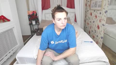 Snapshot of amihotgranny chatting on 03-24-26, 05:45 Ami online show from 03-24-26, 05:45