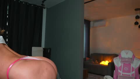 Snapshot of amilia4u chatting on 02-25-26, 07:51 A online show from 02-25-26, 07:51