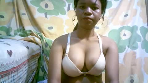 Snapshot of aminah01 chatting on 11-18-25, 12:27 aminah01 online show from 11-18-25, 12:27