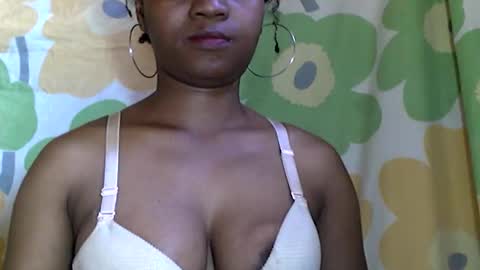 Snapshot of aminah01 chatting on 11-19-25, 07:08 aminah01 online show from 11-19-25, 07:08